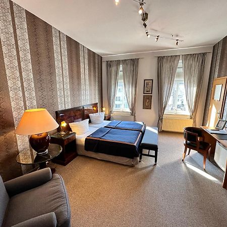 Zu Den Linden - Radebeul Pension Mit Restaurant ภายนอก รูปภาพ