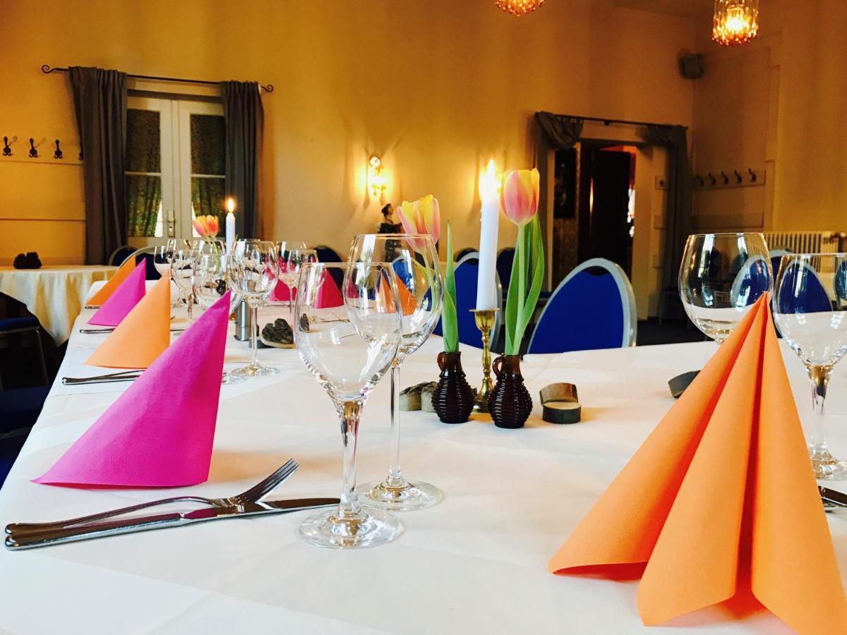 Zu Den Linden - Radebeul Pension Mit Restaurant ภายนอก รูปภาพ