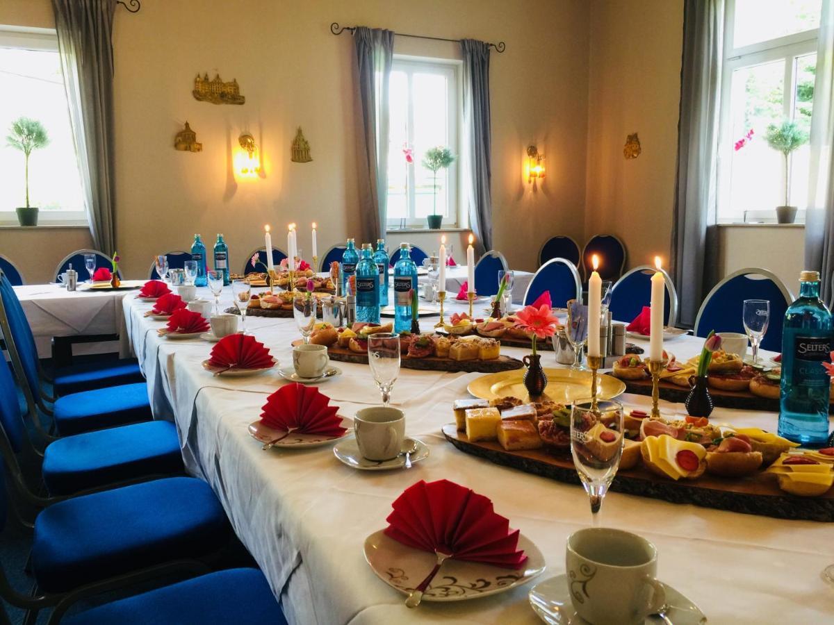 Zu Den Linden - Radebeul Pension Mit Restaurant ภายนอก รูปภาพ