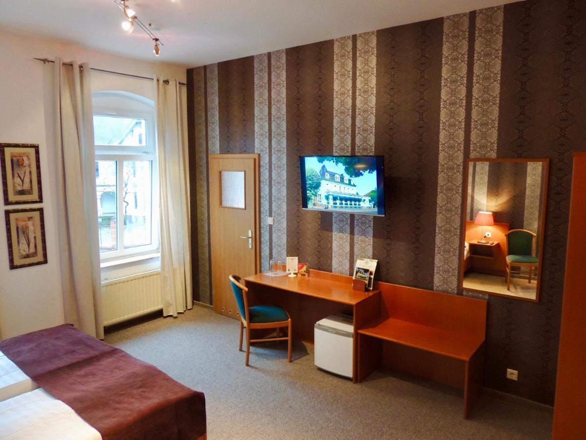 Zu Den Linden - Radebeul Pension Mit Restaurant ภายนอก รูปภาพ