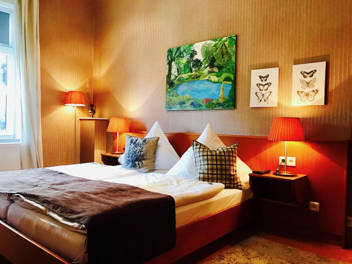 Zu Den Linden - Radebeul Pension Mit Restaurant ภายนอก รูปภาพ