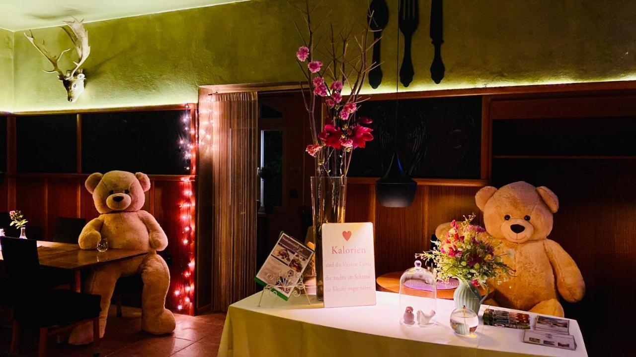 Zu Den Linden - Radebeul Pension Mit Restaurant ภายนอก รูปภาพ