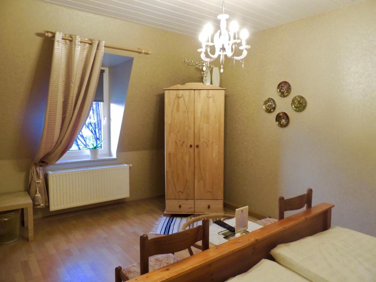 Zu Den Linden - Radebeul Pension Mit Restaurant ภายนอก รูปภาพ