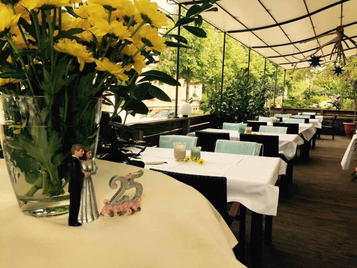 Zu Den Linden - Radebeul Pension Mit Restaurant ภายนอก รูปภาพ