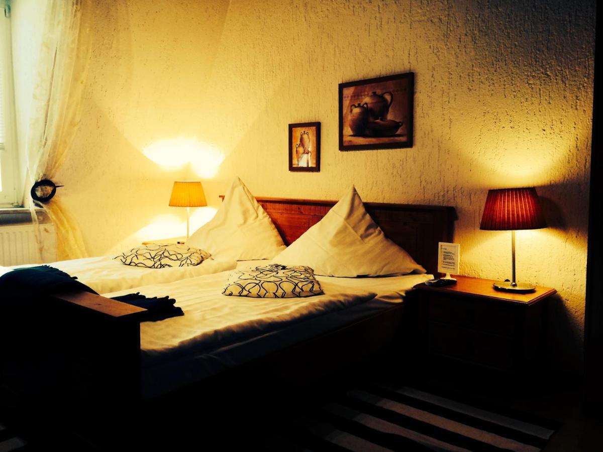 Zu Den Linden - Radebeul Pension Mit Restaurant ภายนอก รูปภาพ