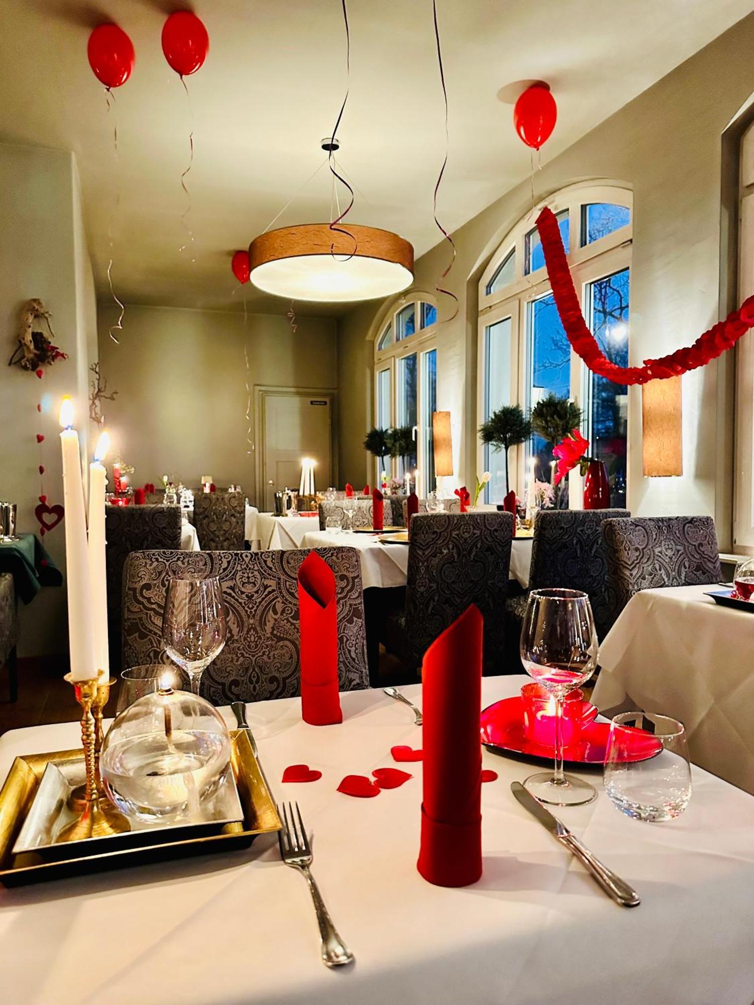 Zu Den Linden - Radebeul Pension Mit Restaurant ภายนอก รูปภาพ