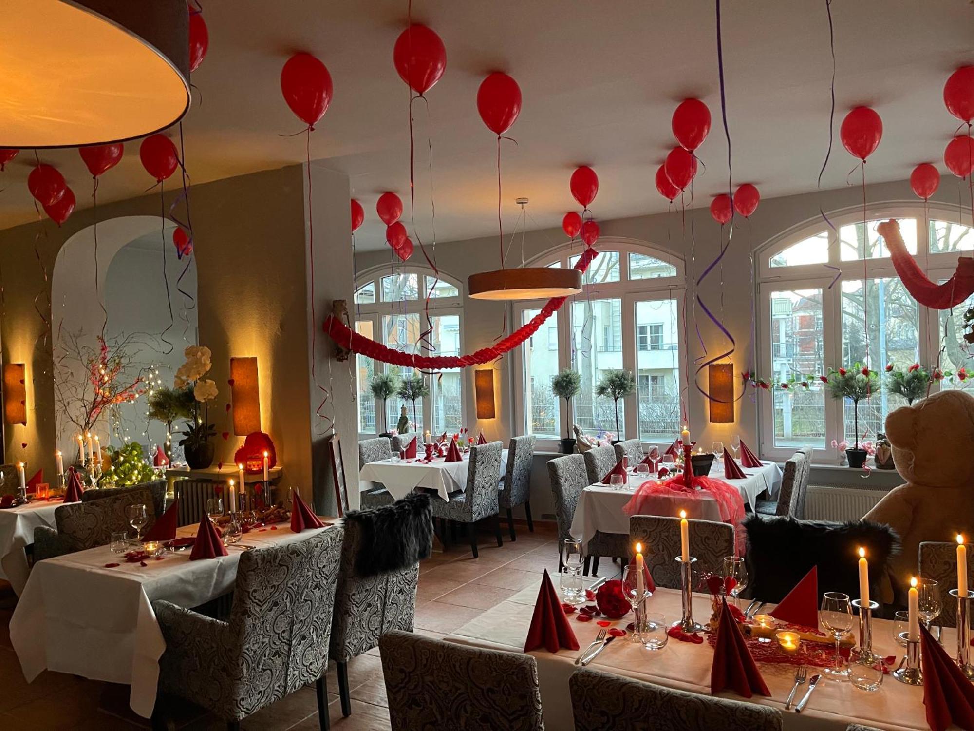 Zu Den Linden - Radebeul Pension Mit Restaurant ภายนอก รูปภาพ