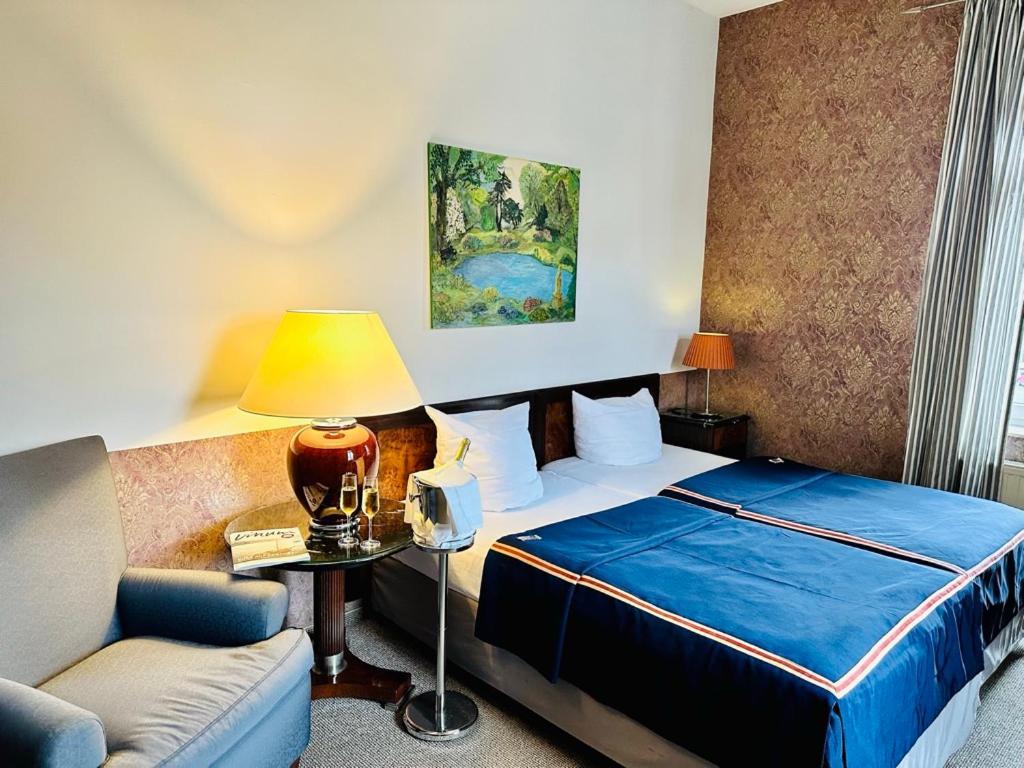Zu Den Linden - Radebeul Pension Mit Restaurant ภายนอก รูปภาพ